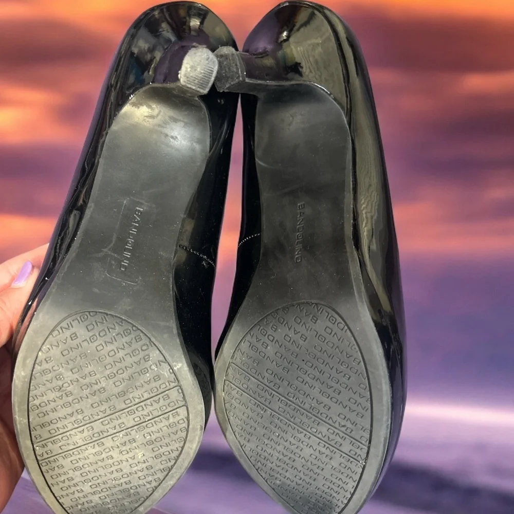 Bandolino Open Toed Black Patent Leather Pumps